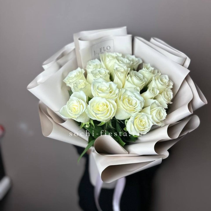 19 белых роз  в Ростове-на-Дону