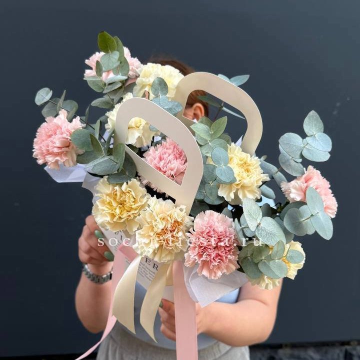 Сумочка из диантусов в Ростове-на-Дону