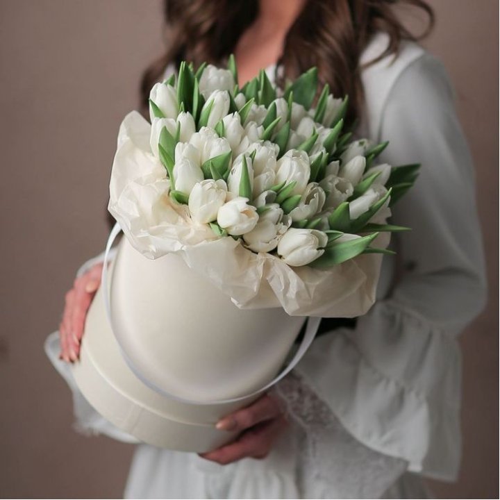 Тюльпаны в цилиндре  в Ростове-на-Дону