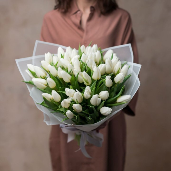 51 белый тюльпан в Ростове-на-Дону