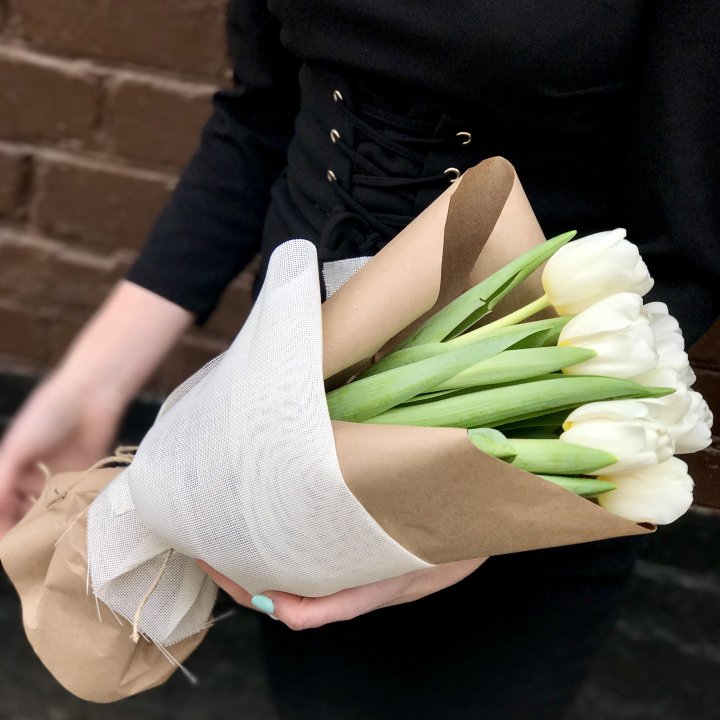 Букет белых тюльпанов в Ростове-на-Дону